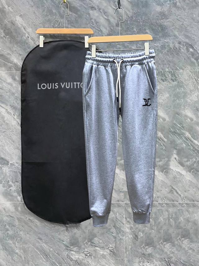 Lv 路易威登 Ss秀款修身线条精美简约Logo运动裤 国内代工厂p出口 供应顶级品牌的面料 380G克重 兼容所有身材 腰部松紧带黑白抽绳设计 定制抽绳口袋两