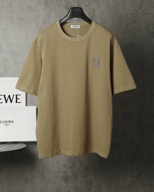 Loewe*罗意威 Loewe*罗意威撞色Logo短袖T恤 -定制270克32支全棉双纱紧密爽滑面料 布面干净 布纹清晰 手感非常细腻扎实 更加力挺 舒适透气不
