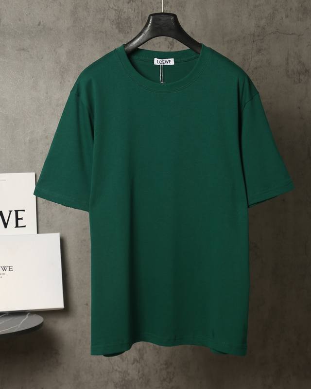 Loewe*罗意威 Loewe*罗意威贴布刺绣短袖T恤 -定制270克32支全棉双纱紧密爽滑面料 布面干净 布纹清晰 手感非常细腻扎实 更加力挺 舒适透气不易变