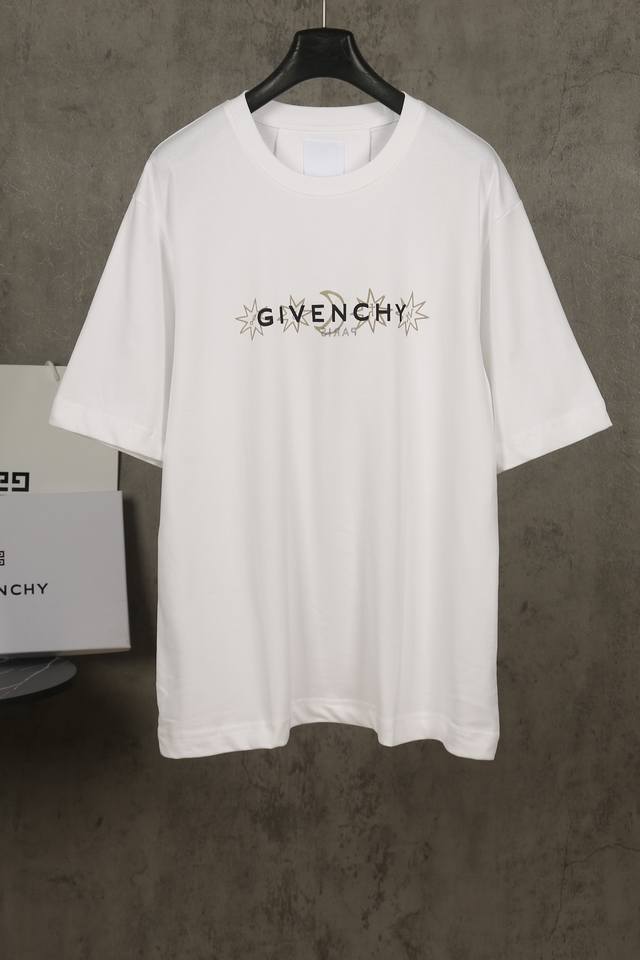 Givenchy*纪梵希 Givenchy*纪梵希八芒星印花短袖T恤 -定制270克32支全棉双纱紧密爽滑面料 布面干净 布纹清晰 手感非常细腻扎实 更加力挺