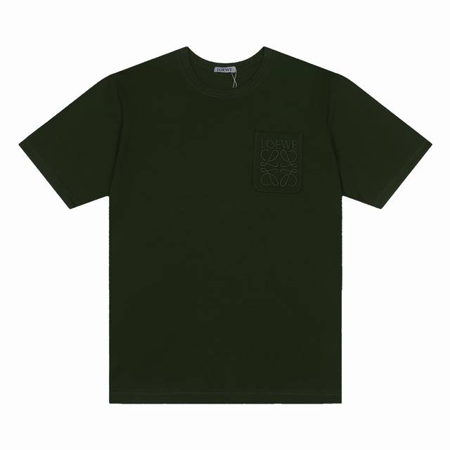 Loewe*罗意威 Loewe*罗意威口袋Logo刺绣短袖T恤 -定制260克32支全棉双纱紧密爽滑面料 布面干净 布纹清晰 手感非常细腻扎实 更加力挺 舒适透
