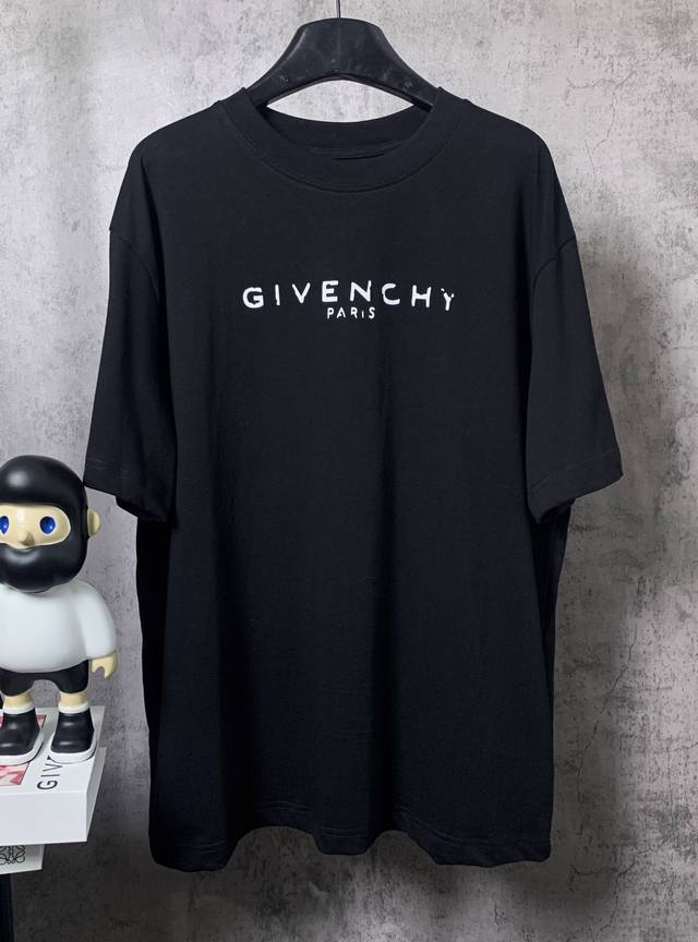 Givenchy*纪梵希 Givenchy*纪梵希经典烂字母印花短袖T恤 -定制260克32支全棉双纱紧密爽滑面料 布面干净 布纹清晰 手感非常细腻扎实 更加力