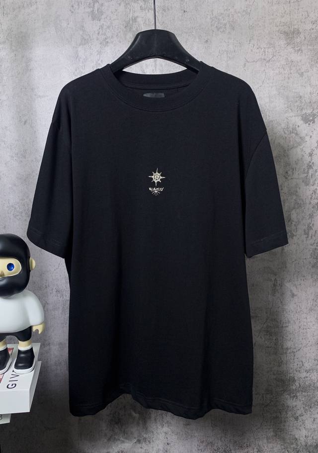 Givenchy*纪梵希 Givenchy*纪梵希十字架玫瑰印花短袖T恤 -定制260克32支全棉双纱紧密爽滑面料 布面干净 布纹清晰 手感非常细腻扎实 更加力