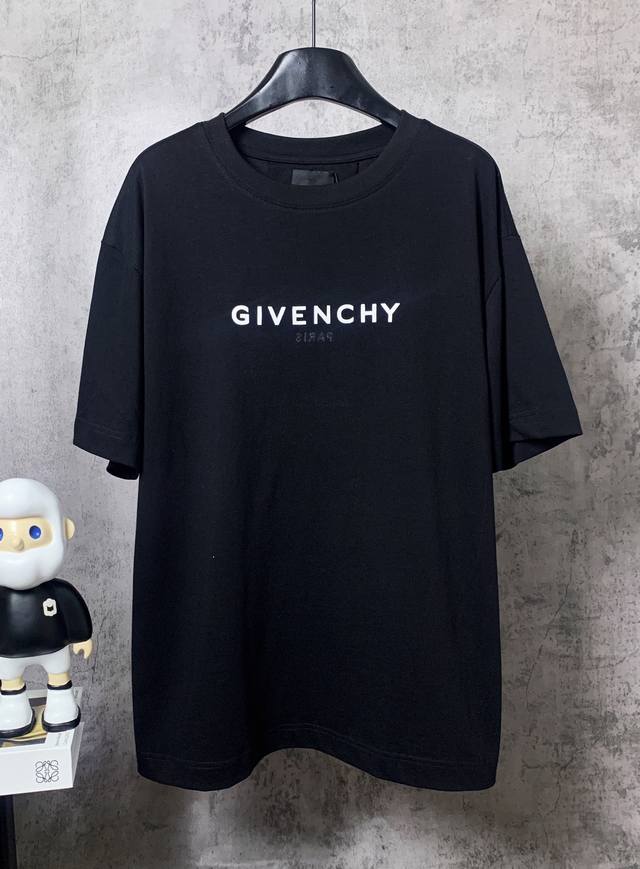 Givenchy*纪梵希 Givenchy*纪梵希反转Logo印花短袖T恤 -定制260克32支全棉双纱紧密爽滑面料 布面干净 布纹清晰 手感非常细腻扎实 更加