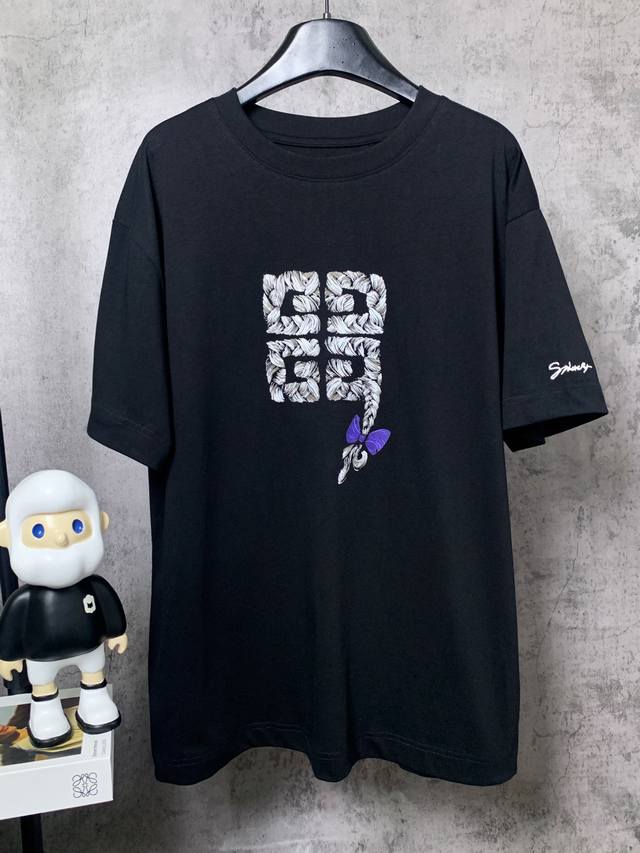 Givenchy*纪梵希 Givenchy*纪梵希辫子薇刺绣印花短袖T恤 -定制260克32支全棉双纱紧密爽滑面料 布面干净 布纹清晰 手感非常细腻扎实 更加力