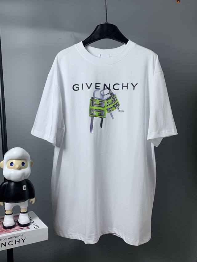 Givenchy*纪梵希 Givenchy*纪梵希锁头字母印花短袖T恤 -定制260克32支全棉双纱紧密爽滑面料 布面干净 布纹清晰 手感非常细腻扎实 更加力挺