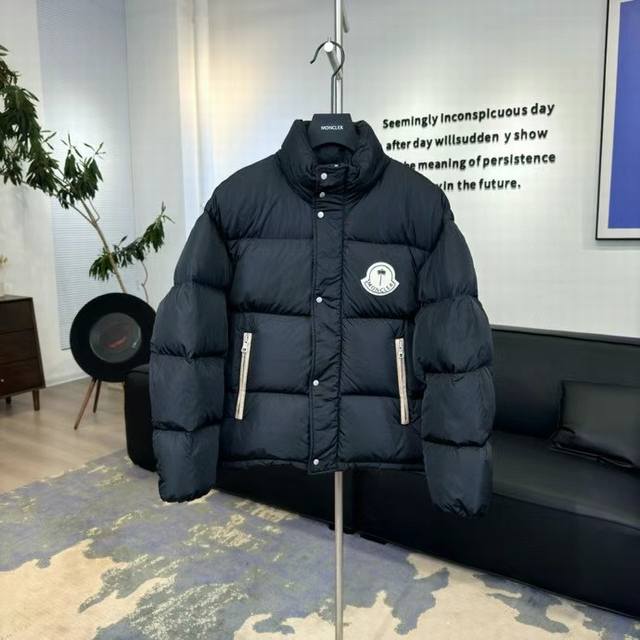 蒙口盟可睐 Fw22 Genius X palm Angels 棕榈树联名 短款羽绒服 尺码: 1码，2码，3码，4码，5码 描述： palmangels联名款