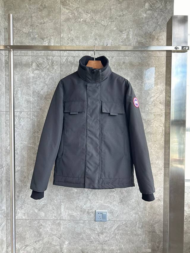 Canada Goose“”E24款派克5816男女同款，，个人最喜欢的 简约大气 干净利索，南北极科考队等都选择作为御寒装，界的劳斯莱斯。 行业领先防伪芯片感