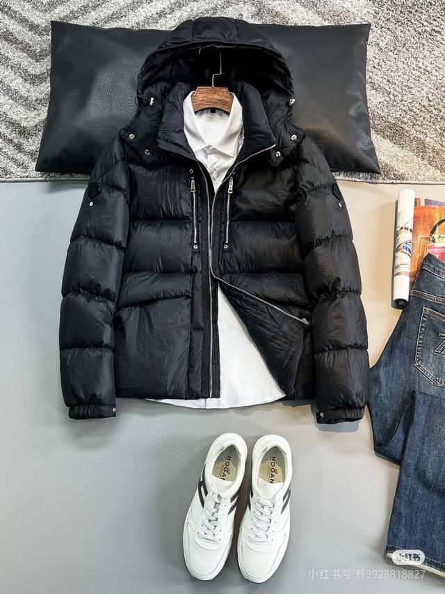 高品质 Mon*Cler 蒙口 最新款双标织带款羽绒服、男女同款高颜值羽绒，值得拥有、 原单品质、优质国标90绒，非常蓬松，帽子可拆卸，整体工艺细节精细到位、