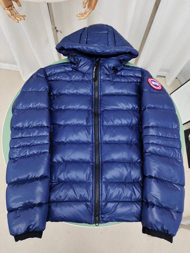 2227Mb款 高版本 Canada Goose加拿大鹅Crofton 连帽轻薄羽绒服，这是一款适合深秋初冬的羽绒夹克：在寒冷、下雨的早晨，可作为防雨夹克里面的