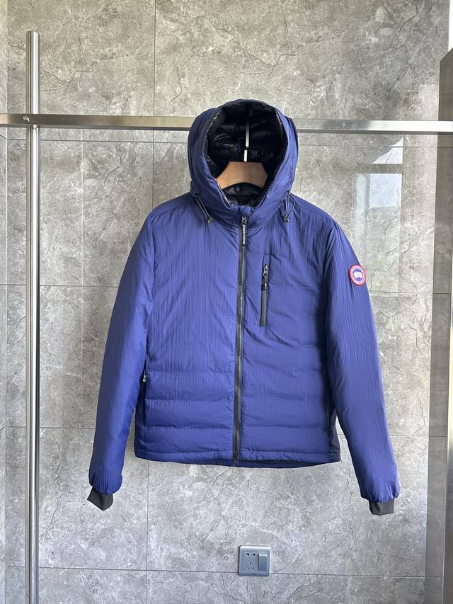 5078M款 Lodge 男短连帽轻薄款。 颜色：深蓝色。 尺码: S M L Xl Xxl。