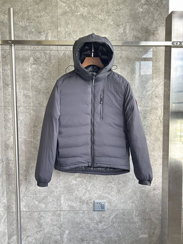 5078M款 Lodge 男短连帽轻薄款。 颜色：黑色。 尺码: S M L Xl Xxl。