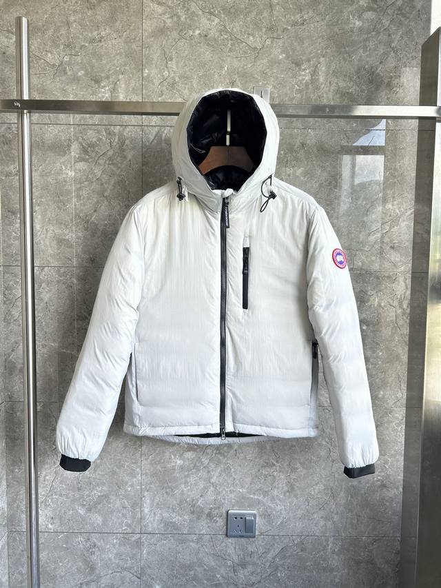 5078M款 Lodge 男短连帽轻薄款。 颜色：白色。 尺码: S M L Xl Xxl。