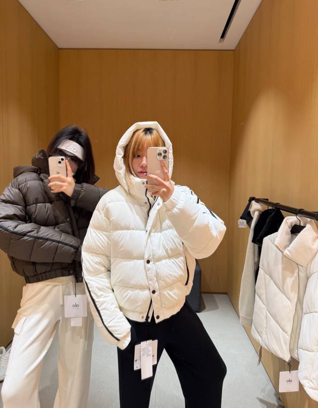 正p级 Alo Yoga条纹织带羽绒服 夹克 Alo Yoga Aspen Love puffer Jacket 条纹织带连帽金标A棉可脱卸帽防水短款夹克 女款