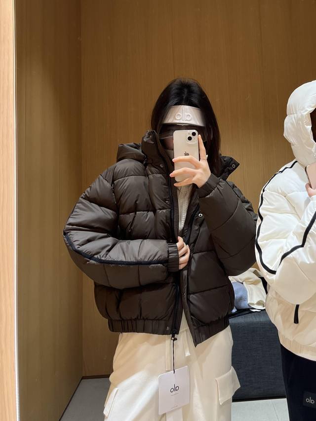 正p级 Alo Yoga条纹织带羽绒服 夹克 Alo Yoga Aspen Love puffer Jacket 条纹织带连帽金标A棉可脱卸帽防水短款夹克 女款
