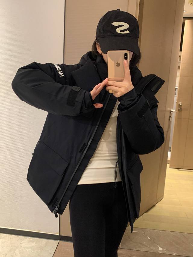 原单鹅绒 迈凯奇滑雪服 出口原单 杨紫同款滑雪服羽绒服 ｜迈凯奇羽绒服Iclyn短款 滑雪羽绒服外套 产品配色：象牙白 黑色 白紫 尺码：Xs S M L Xl