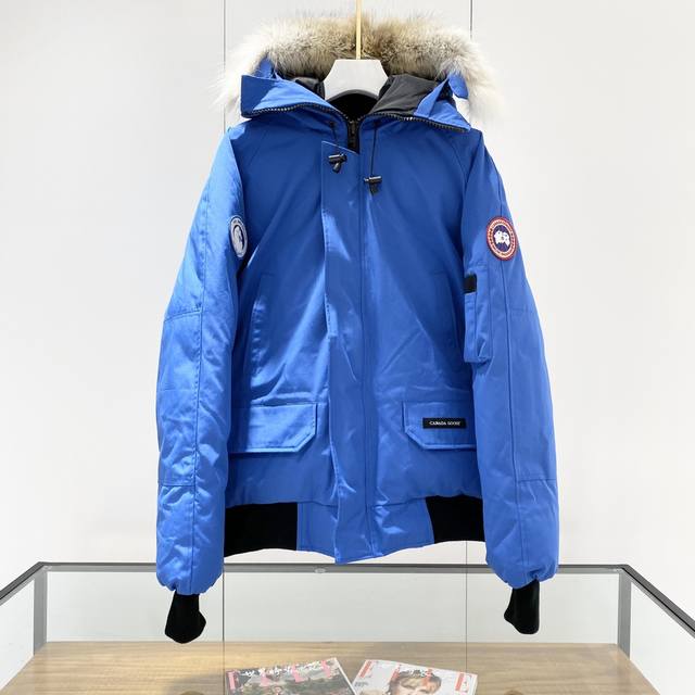 天蓝色挂拍平铺展示图