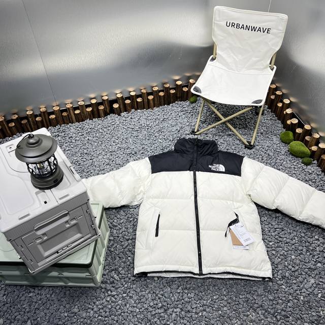 96经典色 白色 Thenorthface北面1996Nuptse 1996 经典款 美版 羽绒服 顶级原版 设计理念： The North Face 的字面含