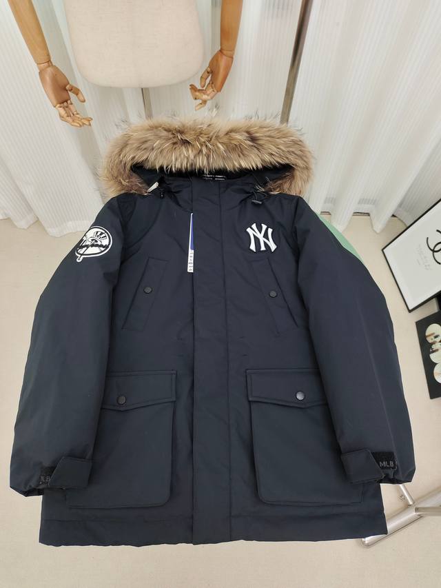 正p级 Mlb袖标工装毛领款羽绒服 Mlb仙女棒魔法棒羽绒服纽约洋基队 毛领连帽Logo贴标羽绒服外套 男女同款 黑色 专柜同步发售Mlb爆款现货重磅大牛货 N