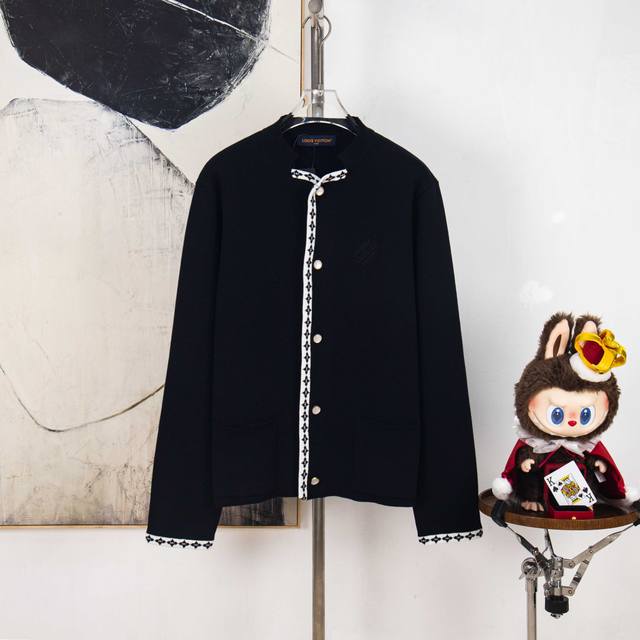 Zp版本［独家供应］ Louis Vuitton 学院风针织刺绣西服外套 面料：采用55羊毛，45棉纱搭配织出，棉纱可有效提高衣服版型。羊毛可使用冬季差穿搭更加