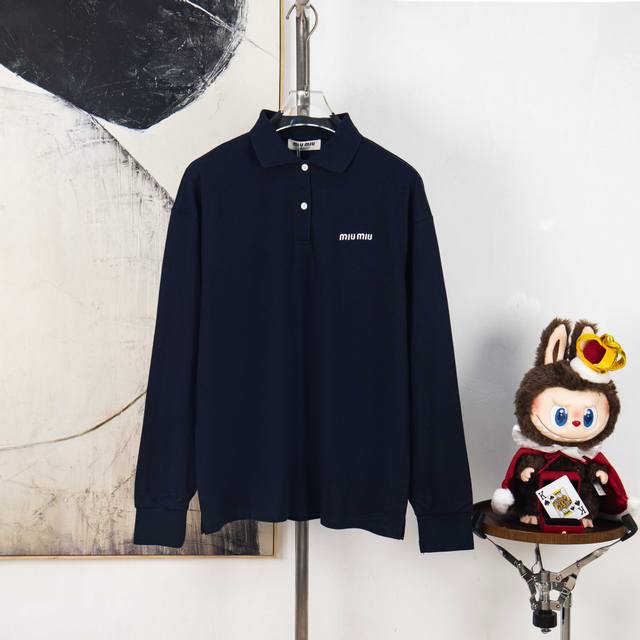 Zp版本［独家供应］ Miumiu* 缪缪25新款胸前徽标Logo翻领珠地棉polo长袖T恤 学院风 男女同款 宽松版型 采用高质量的纯棉纱线，具有优良的品质和