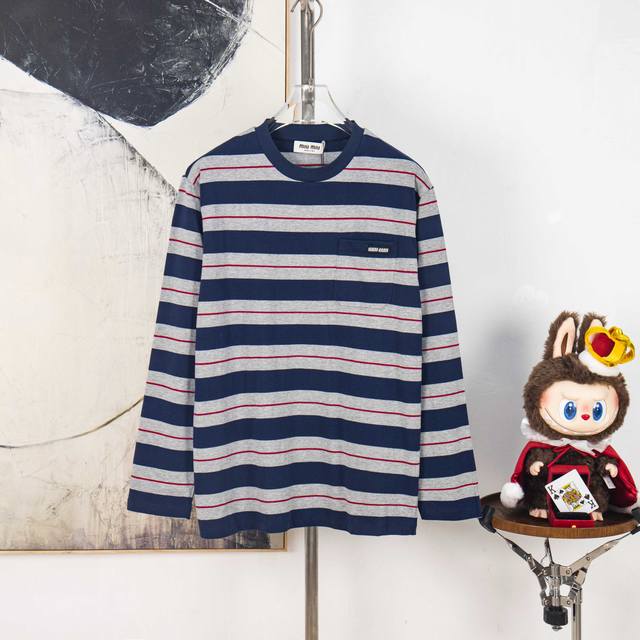 Zp版本［独家供应］ Miumiu 缪缪 25Ss 海报款宽条徽标Logo灰蓝条纹长袖 定织60支双股纱线：采用60S 200G高支数精梳棉，双股加捻工艺提升纱