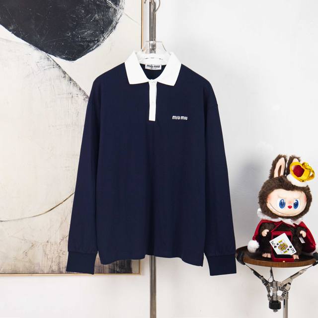 Zp版本［独家供应］ Miumiu* 缪缪25新款胸前徽标Logo翻领珠地棉polo长袖T恤 学院风 男女同款 宽松版型 采用高质量的纯棉纱线，具有优良的品质和