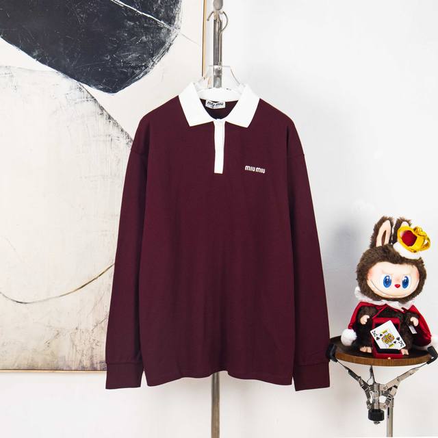 Zp版本［独家供应］ Miumiu* 缪缪25新款胸前徽标Logo翻领珠地棉polo长袖T恤 学院风 男女同款 宽松版型 采用高质量的纯棉纱线，具有优良的品质和