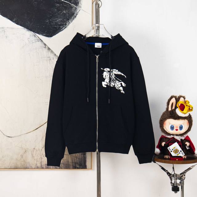 Zp版本［独家供应］ Burberry巴宝莉胸口发泡战马双拉头拉链连帽外套 面料采用400克毛圈高克重95棉5氢纶1×1双纱洗一辈子都不会变形的 男女同款 官网