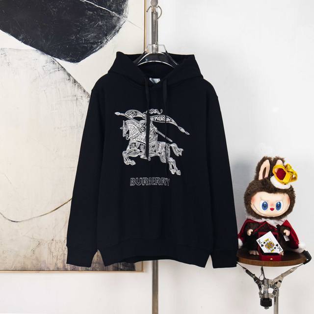 Zp版本［独家供应］ 款号Xb117 黑色 Burberry巴宝莉经典字母立体硅胶印抽绳连帽卫衣 面料采用400克毛圈高克重95棉5氢纶1×1双纱洗一辈子都不会