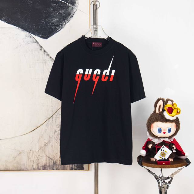 Zp版本［独家供应］ Gucci 古驰 300克圆领短袖T恤 品牌经典 锋刃胶印 字母Logo压花工艺 官方同步 高版本 高品质 时尚个性 百搭潮流 纯原品质