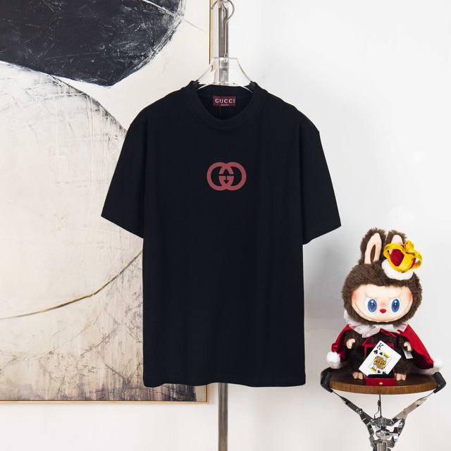 Zp版本［独家供应］ Gucci 古驰 300克圆领短袖T恤 品牌经典 胶印 简约 字母Logo压花工艺 官方同步 高版本 高品质 时尚个性 百搭潮流 纯原品质