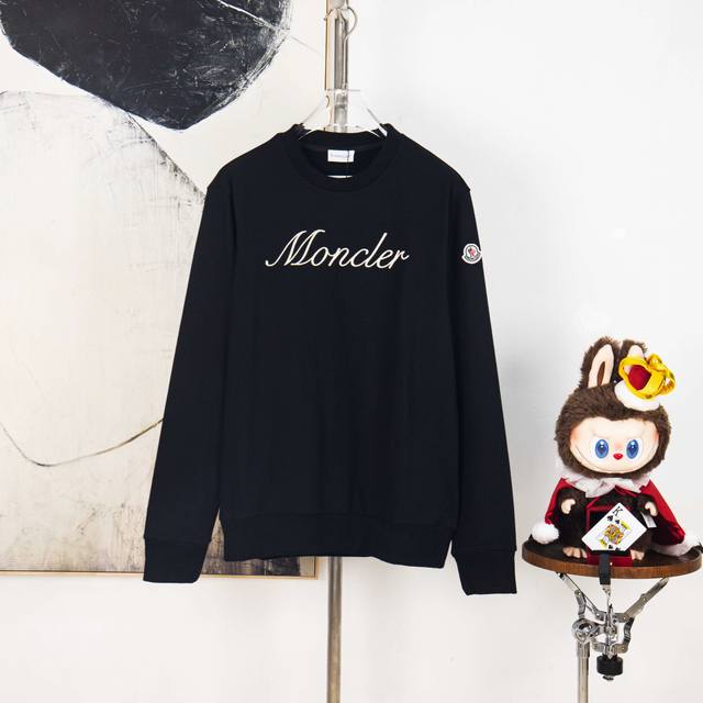 Zp版本［独家供应］ Moncler 蒙口刺绣袖标卫衣 面料：采用380克刷毛卫衣毛圈，面料做刷毛工艺，使表面手感更加柔顺软滑。螺纹搭配1*1双纱螺纹。 工艺：