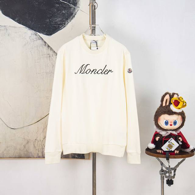 Zp版本［独家供应］ Moncler 蒙口刺绣袖标卫衣 面料：采用380克刷毛卫衣毛圈，面料做刷毛工艺，使表面手感更加柔顺软滑。螺纹搭配1*1双纱螺纹。 工艺：