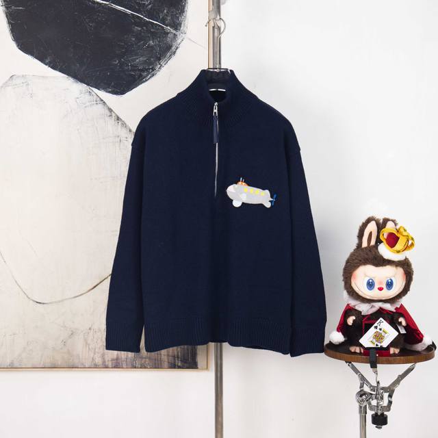 Zp版本［独家供应］ Loewe 潜艇刺绣半拉链针织衫 面料：采用50%羊绒 50%棉。50羊绒面料有效体现出保暖效果，同时搭配50棉可使衣服上身更为舒服与版型