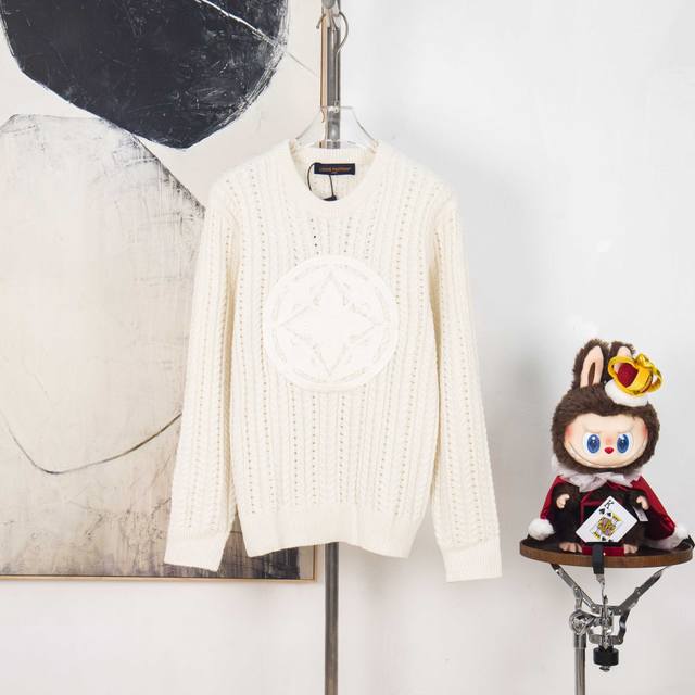 Zp版本［独家供应］ Louis Vuitton 绞花针织标识毛衣 面料：采用棉羊毛混纺面料，面料成份带有%25羊仔毛，75%棉。 工艺：进口毛织正7针机器织成
