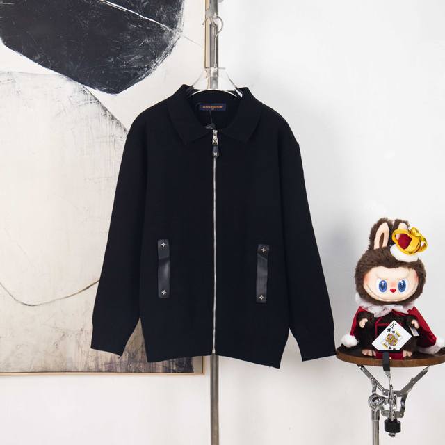 Zp版本［独家供应］ Louis Vuitton 皮革针织羊毛拉链开衫 面料：采用美丽奴羊毛面料 该款毛料带羊毛成份78%，是一款超高羊毛成份的一款毛纱。织机成
