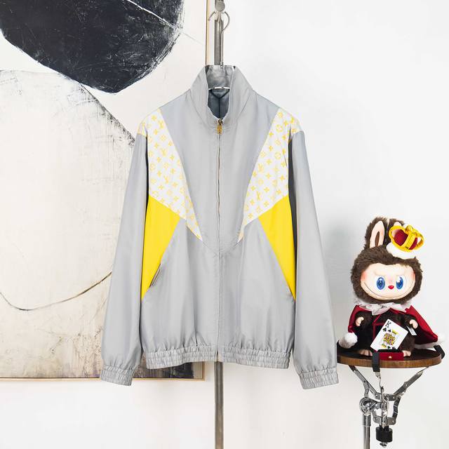 Zp版本［独家供应］ Lois Vitn 路易 2025春夏新款 拼接夹克外套 套里 经典老花印花 定制拉链 耗时较长 内套里 定位裁剪 原五金开模 男女同款