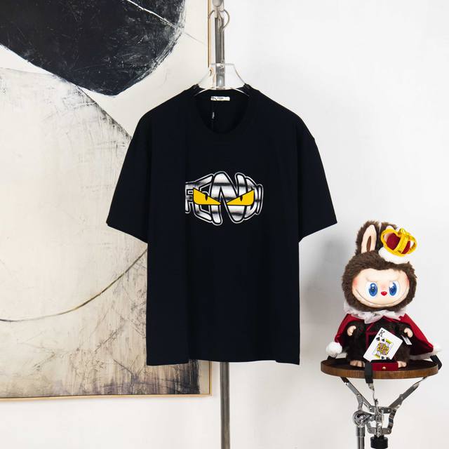 Zp版本［独家供应］ Fendi 芬迪 270克圆领短袖T恤 品牌经典 雷射渐变绒面字母Logo压花工艺 官方同步 高版本 高品质 时尚个性 百搭潮流 纯原品质