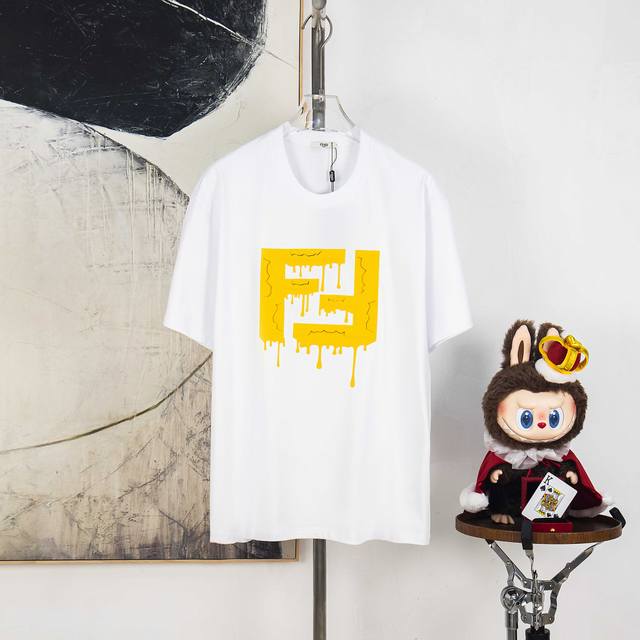 Zp版本［独家供应］ Fendi 芬迪 270克圆领短袖T恤 品牌经典 立体裂纹字母Logo压花工艺 官方同步 高版本 高品质 时尚个性 百搭潮流 纯原品质 原