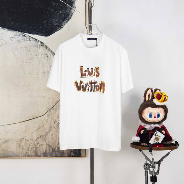 Zp版本［独家供应］ Lv 路易威登 300克圆领短袖T恤 品牌经典 立体 字母Logo压花工艺 官方同步 高版本 高品质 时尚个性 百搭潮流 纯原品质 原版面