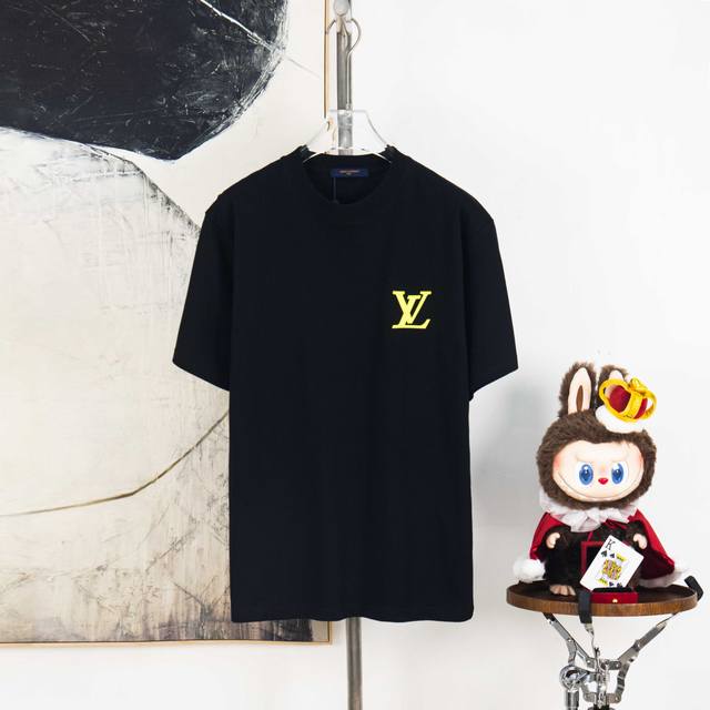 Zp版本［独家供应］ Lv 路易威登 300克圆领短袖T恤 品牌经典 立体 字母Logo压花工艺 官方同步 高版本 高品质 时尚个性 百搭潮流 纯原品质 原版面