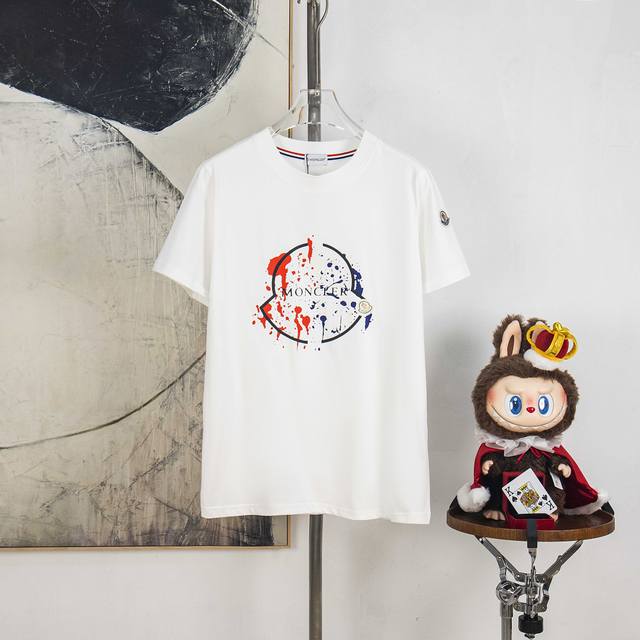Zp版本［独家供应］ Moncler 蒙口 300克圆领短袖T恤 品牌经典 拼色 泼墨涂鸦 字母Logo压花工艺 官方同步 高版本 高品质 时尚个性 百搭潮流