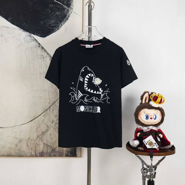 Zp版本［独家供应］ Moncler 蒙口 300克圆领短袖T恤 品牌经典 鲨鱼 字母Logo压花工艺 官方同步 高版本 高品质 时尚个性 百搭潮流 纯原品质