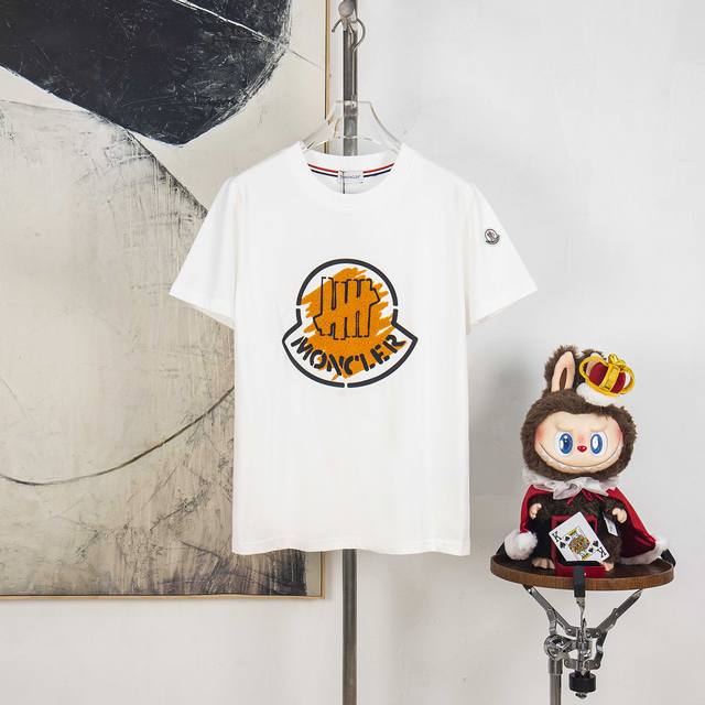 Zp版本［独家供应］ Moncler 蒙口 300克圆领短袖T恤 品牌经典 绒布拼接 字母Logo压花工艺 官方同步 高版本 高品质 时尚个性 百搭潮流 纯原品