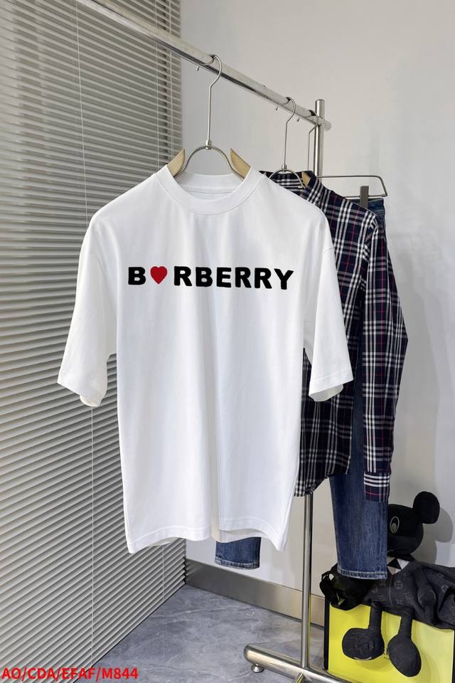 三标齐全 Bbr 巴宝莉春夏新款，胸前经典标识限定款 高版本，高品质。原版面料网红明星同款， 面料为280G纯棉面料，手感非常舒服超级百搭好看的一款短袖 男女同