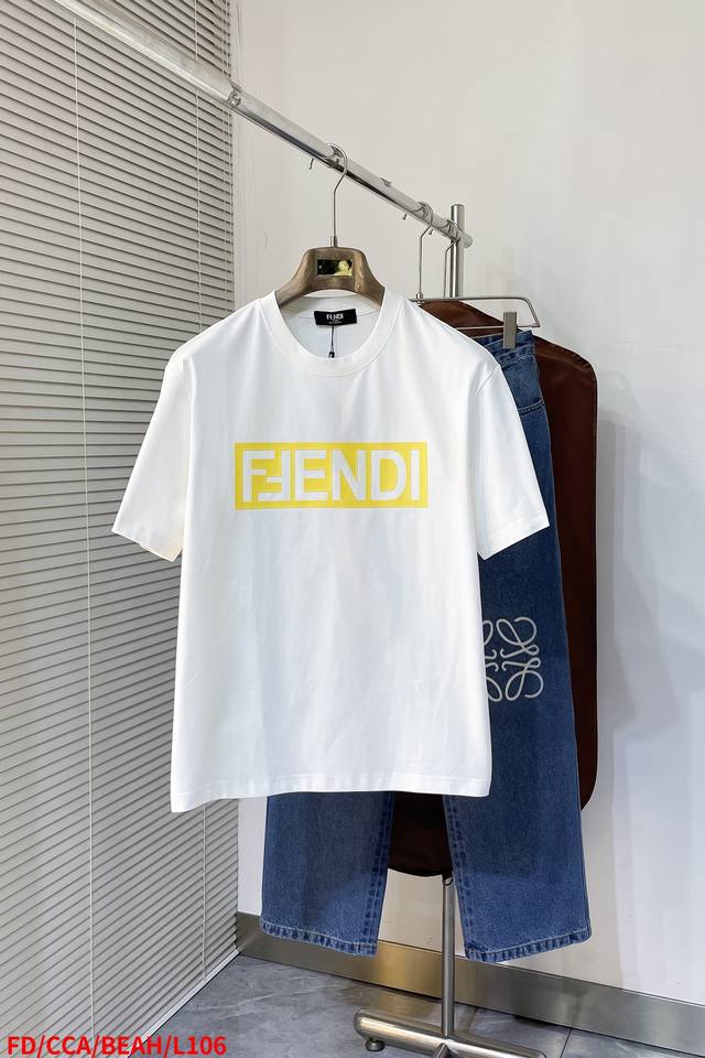 三标齐全 Fdfendi 芬迪 胸前Logo立体印花工艺圆领打底T恤 高版本，高品质。原版面料网红明星同款， 面料为280G纯棉面料，手感非常舒服超级百搭好看的