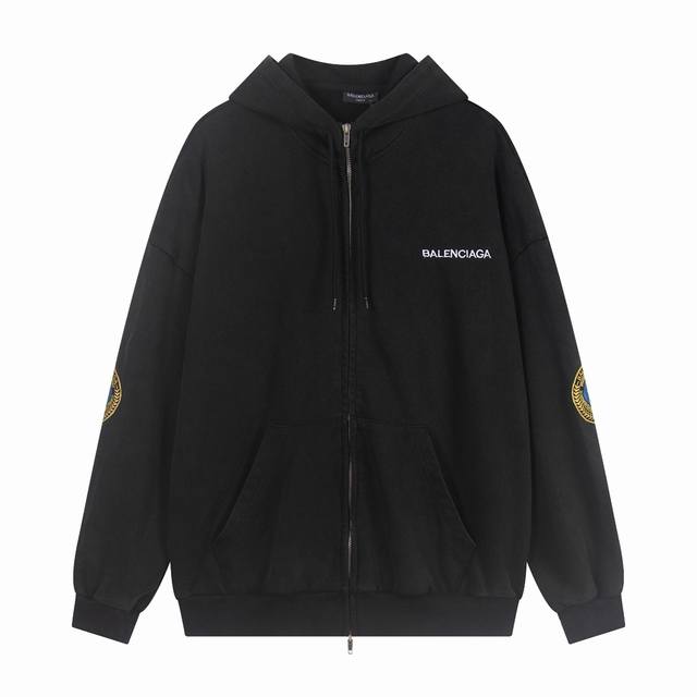 价格p： 一首起批. 散单+10 颜色: 黑色 尺码：S M L Xl 款号：Lt17 男女可穿 Blcg2025早秋巴黎世家&曼联联名刺绣章仔洗水造旧拉链连帽