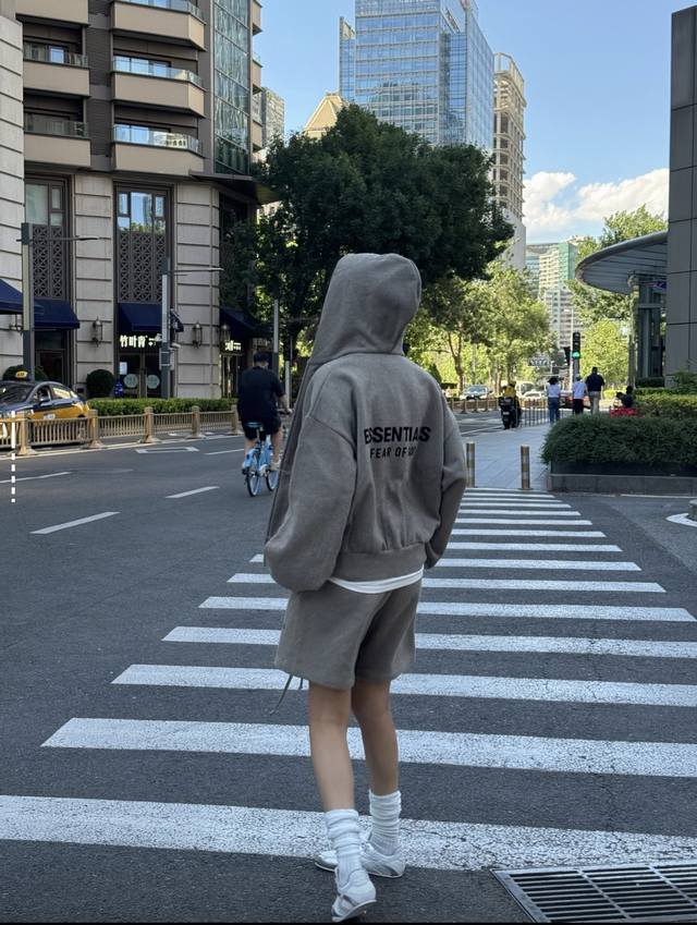 爆款模特图 得物大爆款Fear Of God Essentials Always On系列 Ss25 Always On系列 Classic Short Sle