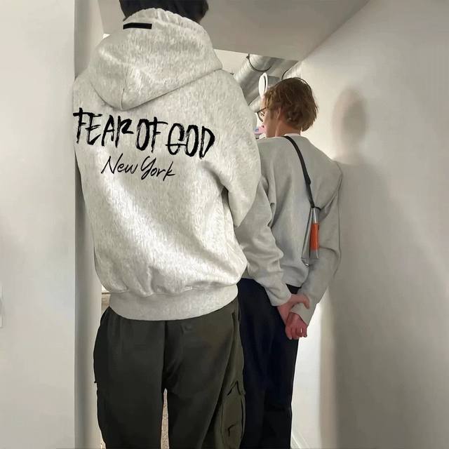 爆款模特图 顶级版本Fog Crazy Fear Of God Essentials新款涂鸦字母潮牌加绒男士情侣圆领卫衣 高品面料采用高端400克面料！丝滑柔顺
